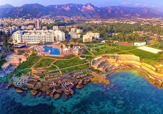 Jasmine Court Hotel 키레니아 외부 사진