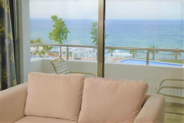 Jasmine Court Hotel 키레니아 객실 사진