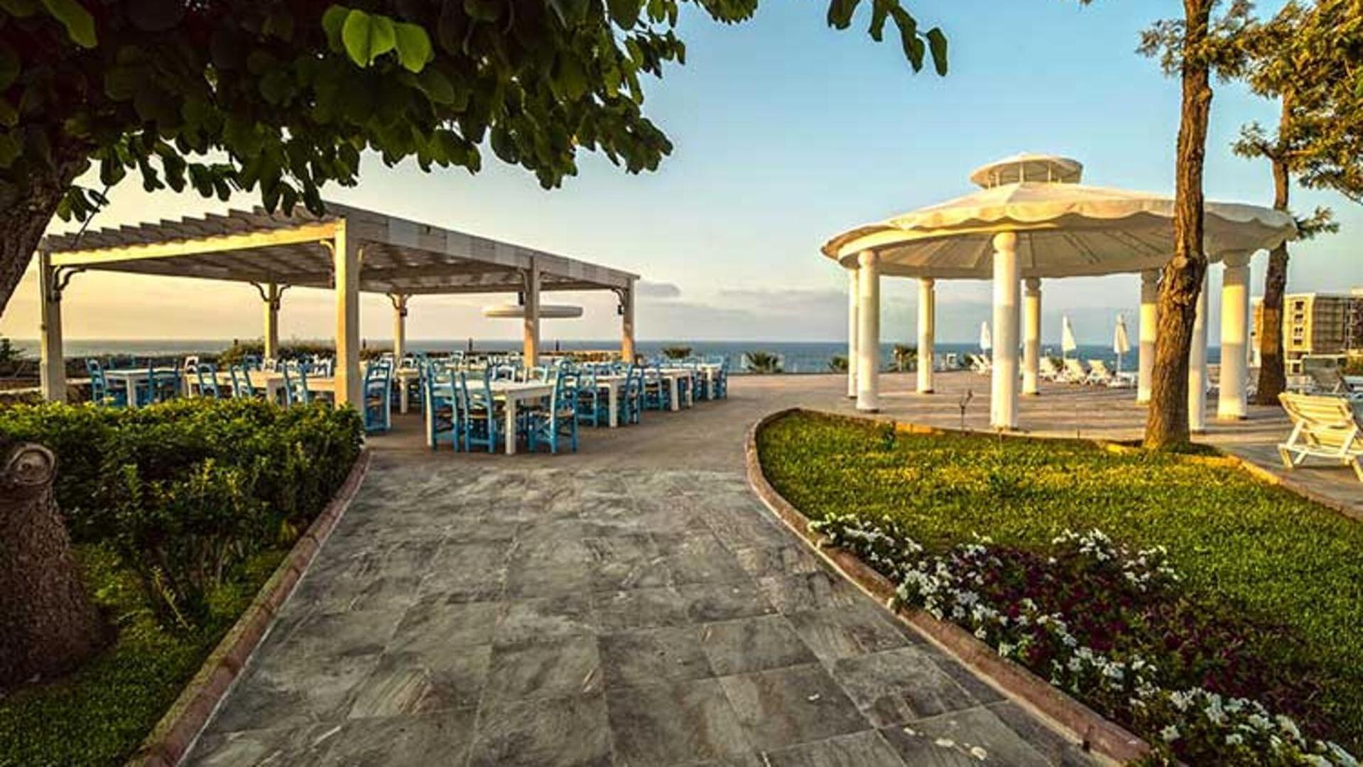 Jasmine Court Hotel 키레니아 외부 사진