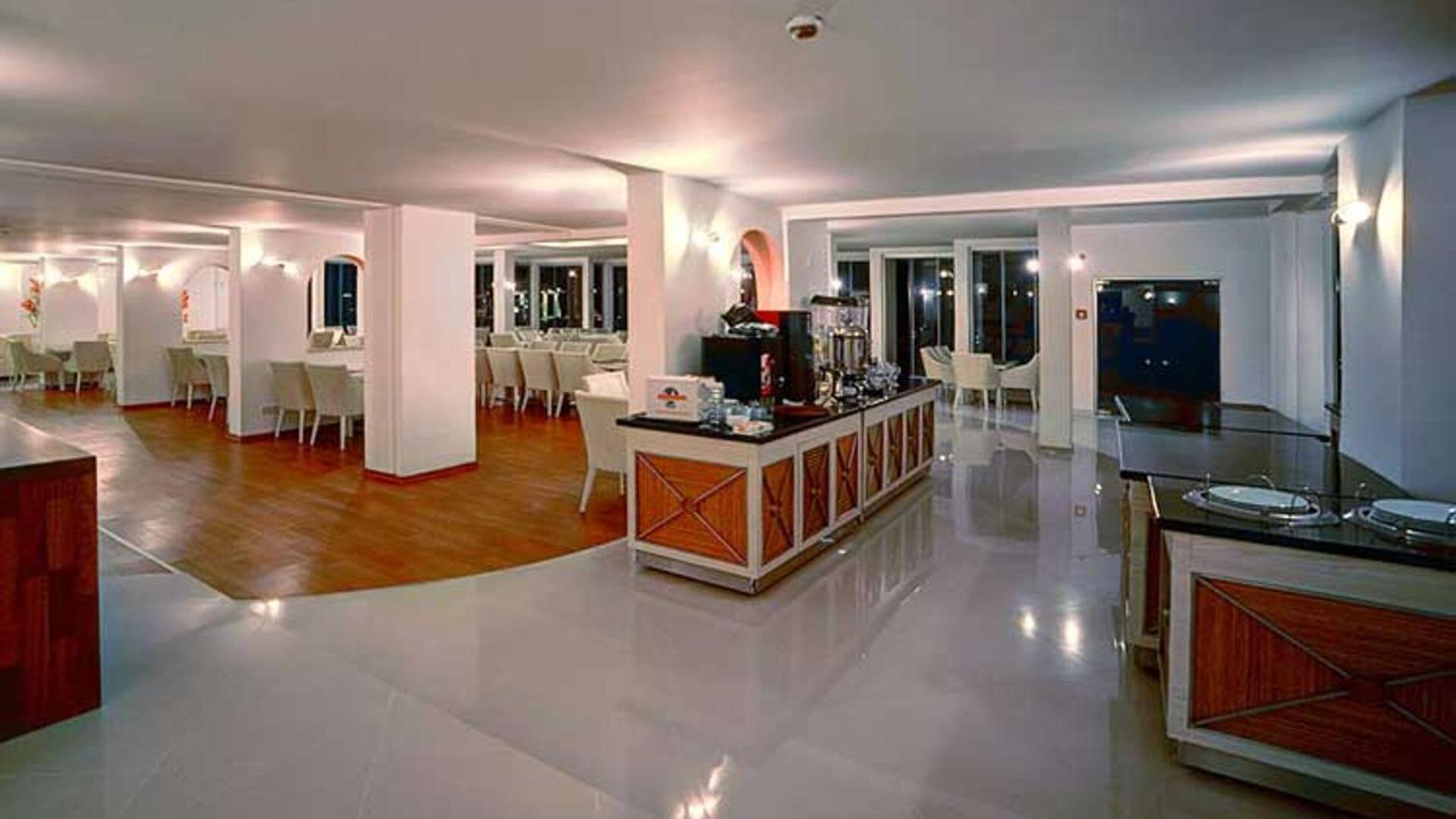 Jasmine Court Hotel 키레니아 외부 사진