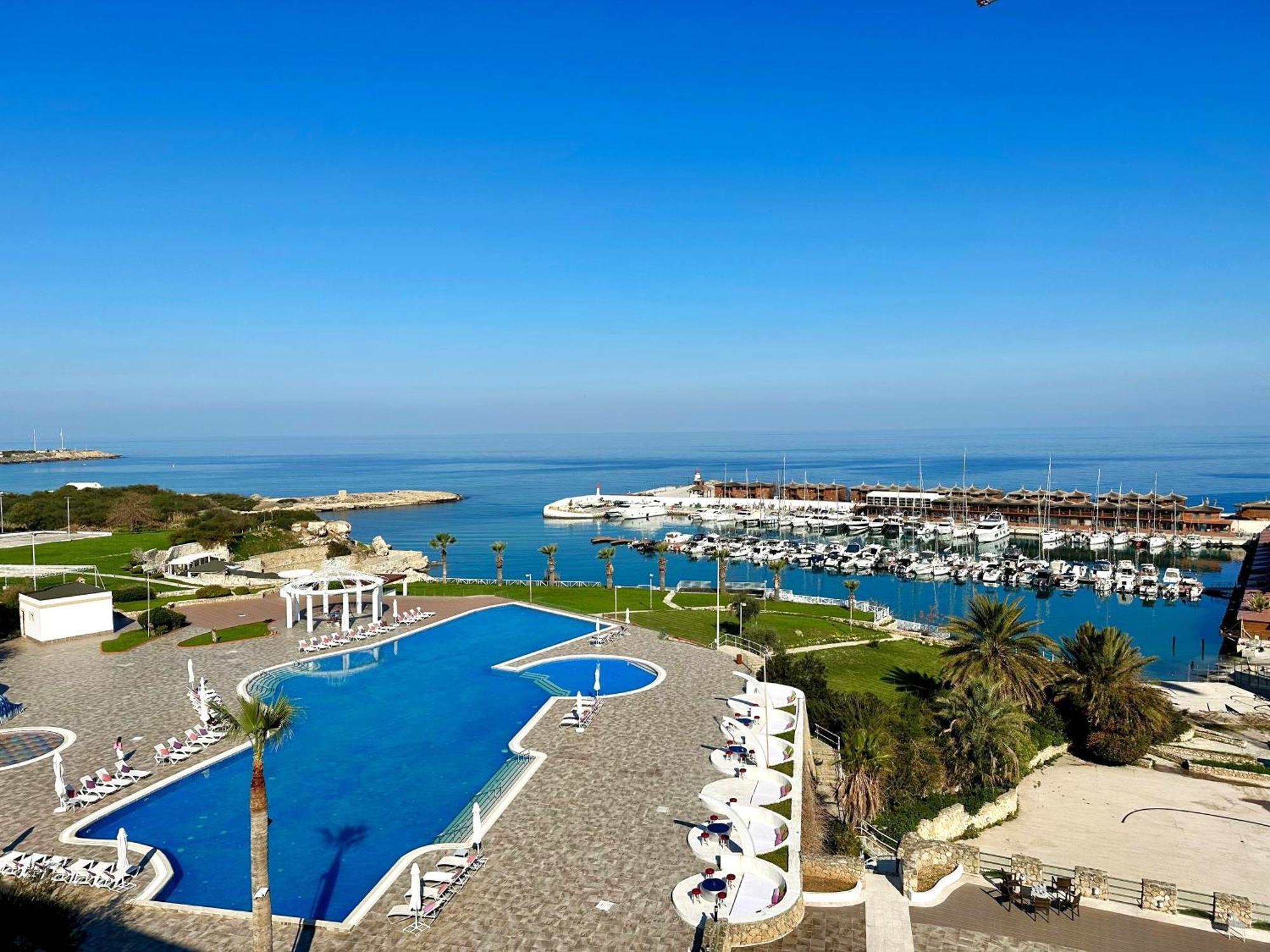 Jasmine Court Hotel 키레니아 외부 사진